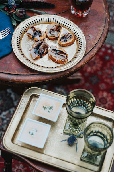 crostini topped with Horseradish Aioli and Wagyu Beef on gold tray